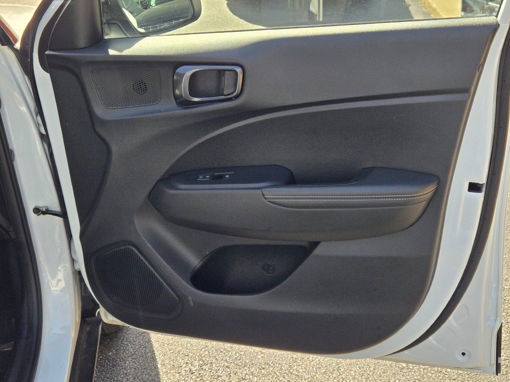 Certified Used 2023 Lunar Hyundai Limited image 4