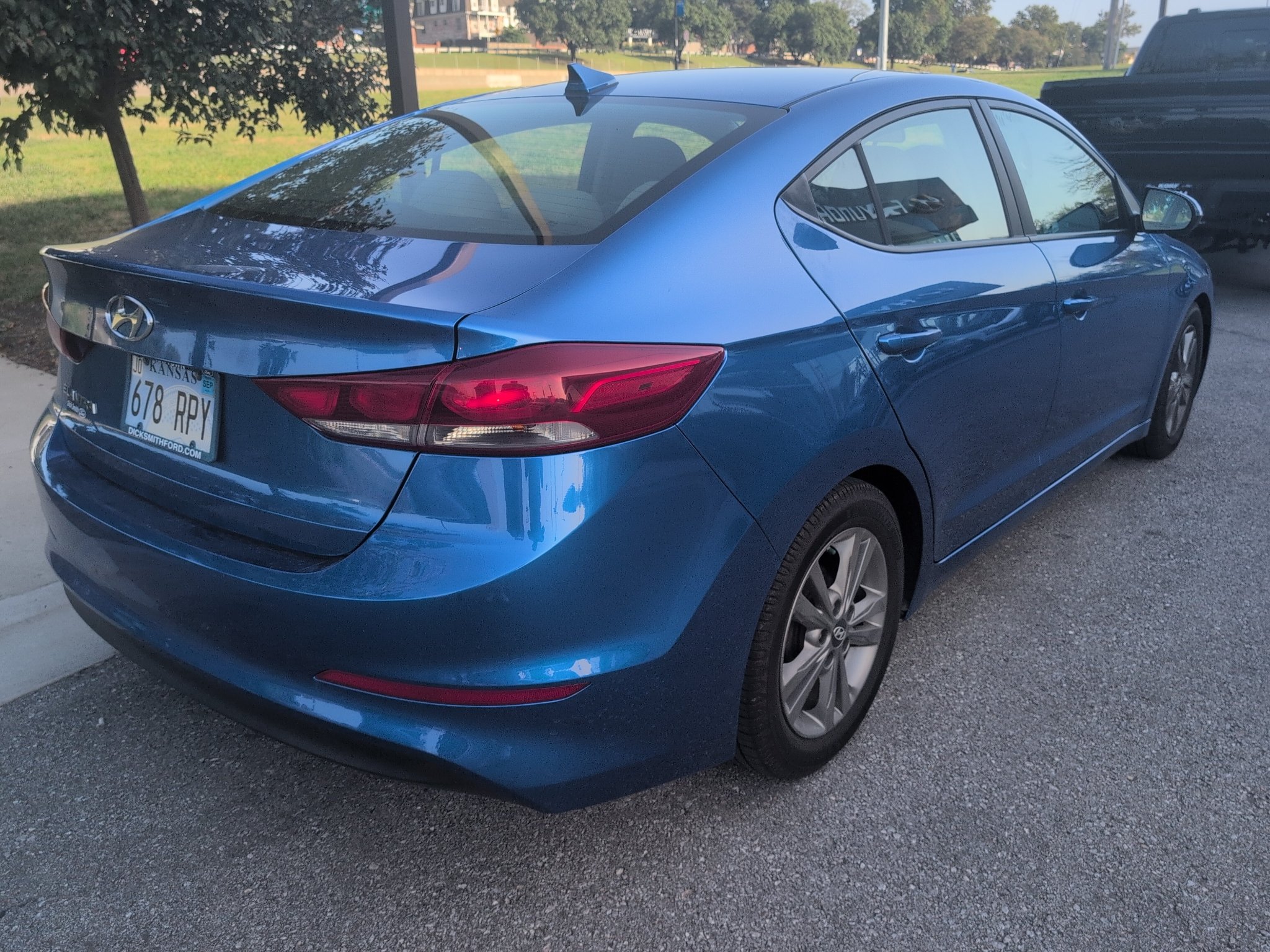 Used 2017 Electric Blue Hyundai SE image 4