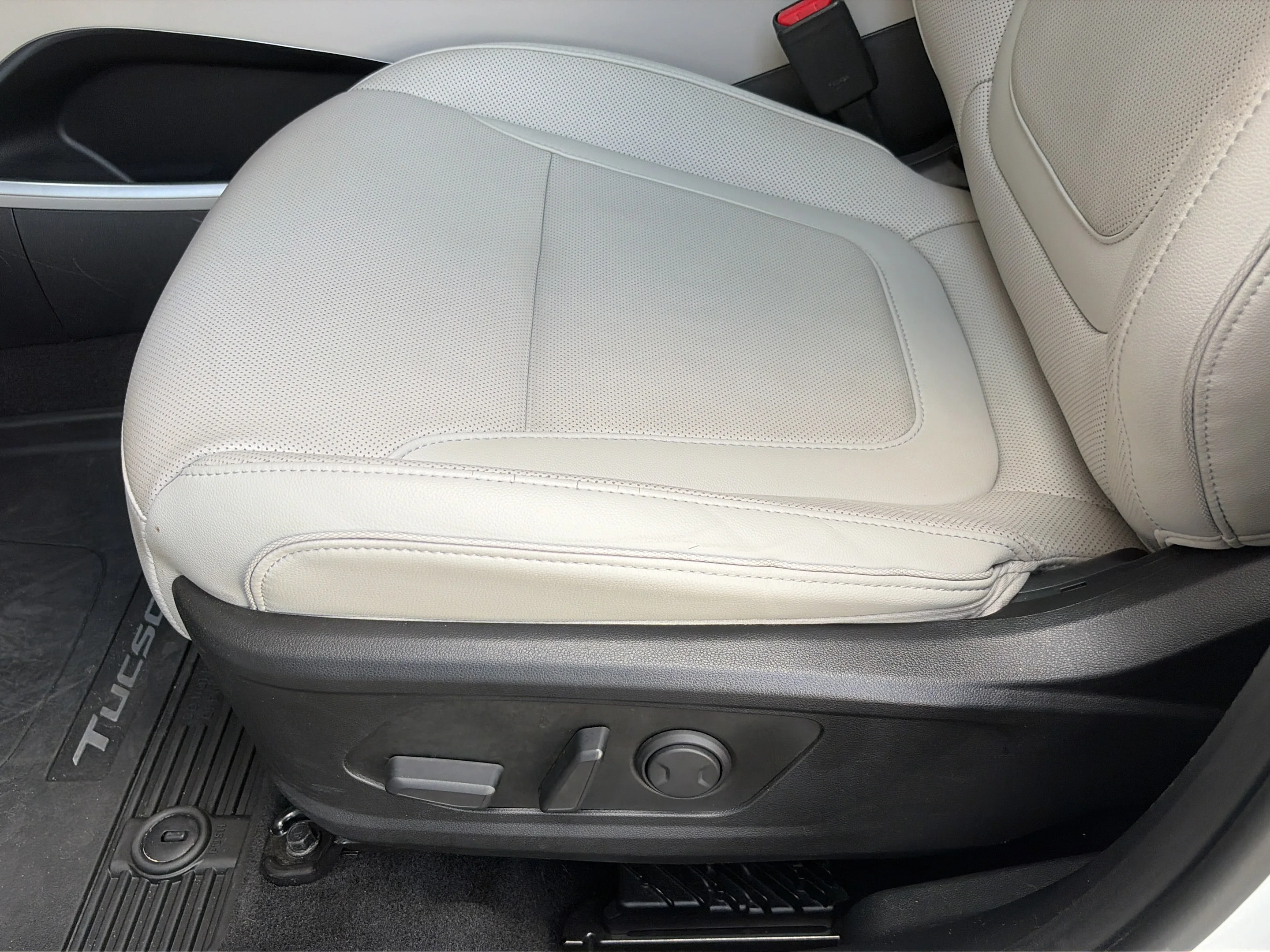 Used 2024 White Pearl Hyundai Limited image 16