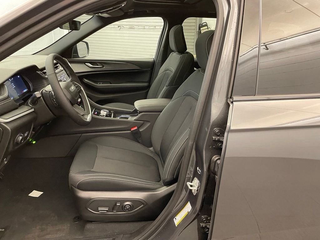 New 2026 Baltic Gray Metallic Clear-Coat Exterior Paint Jeep Laredo X image 15