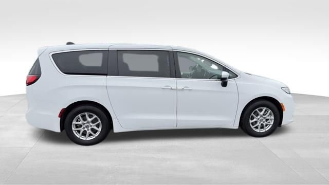 Used 2023 White Chrysler Touring L image 10