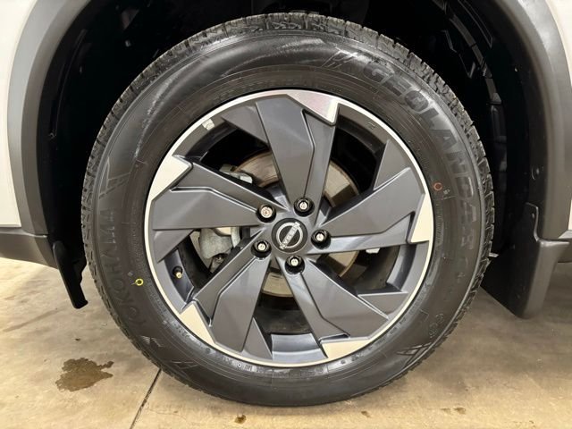 Used 2025 Silver Nissan SV image 9