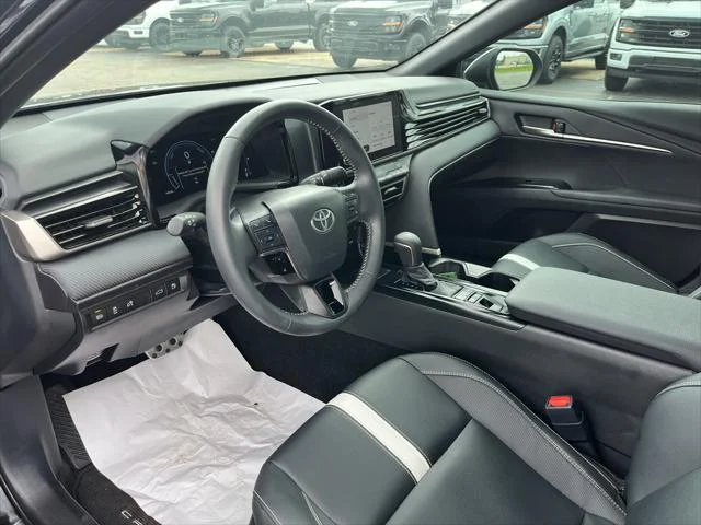 2025 Toyota Camry SE - Photo 15