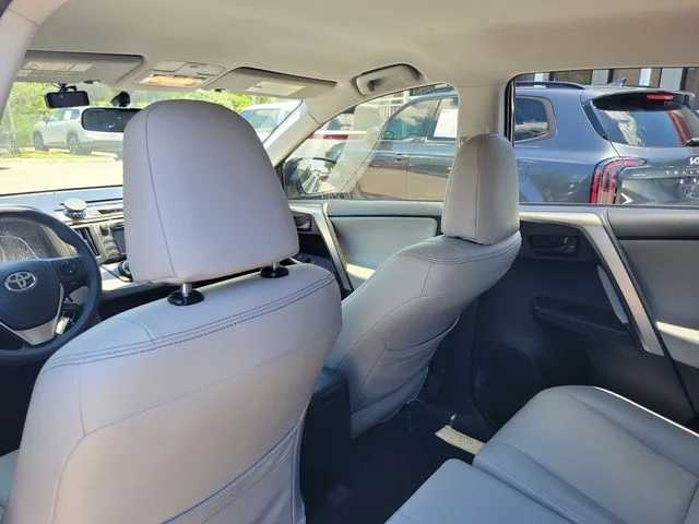 Used 2014 Gray Toyota LE image 12
