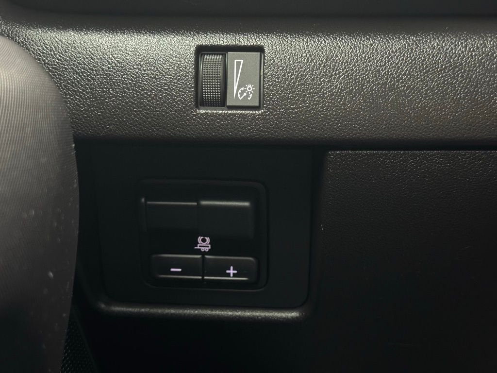 Used 2025 Summit White Chevrolet Z71 image 20