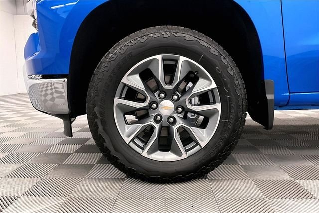 Used 2025 Riptide Blue Metallic Chevrolet LT image 10