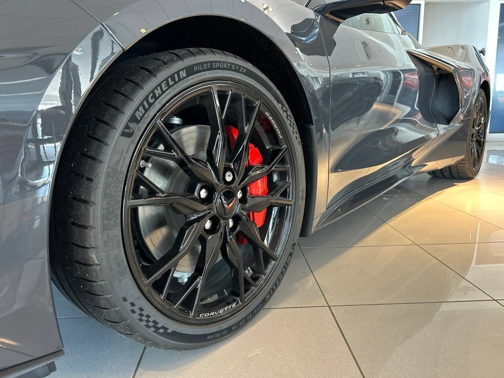 2027 Chevrolet Corvette 2LT - Photo 7