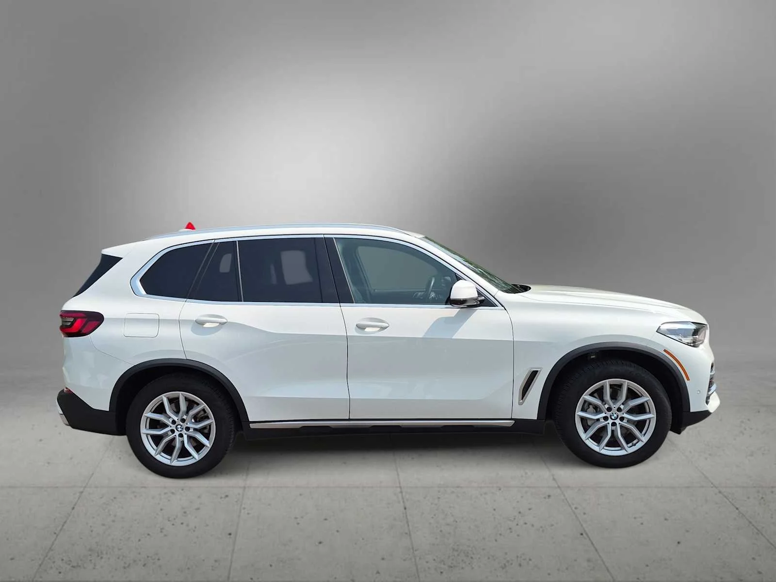 Used 2022 Alpine White BMW sDrive40i image 9