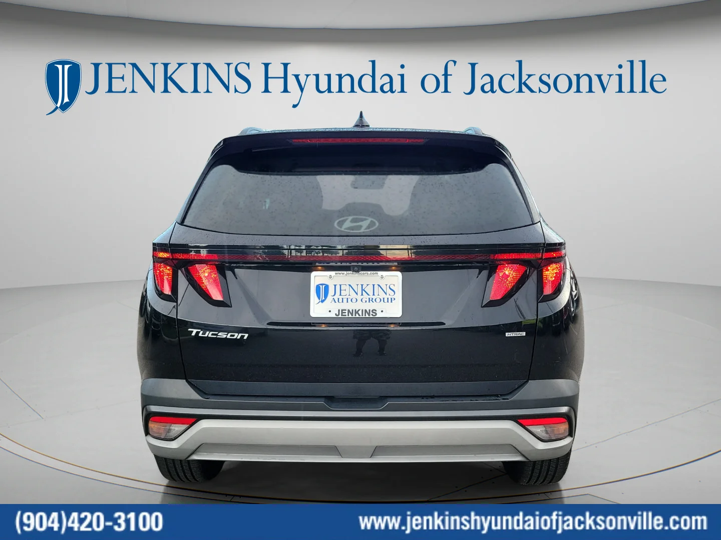 Used 2025 Phantom Black Hyundai SEL image 4