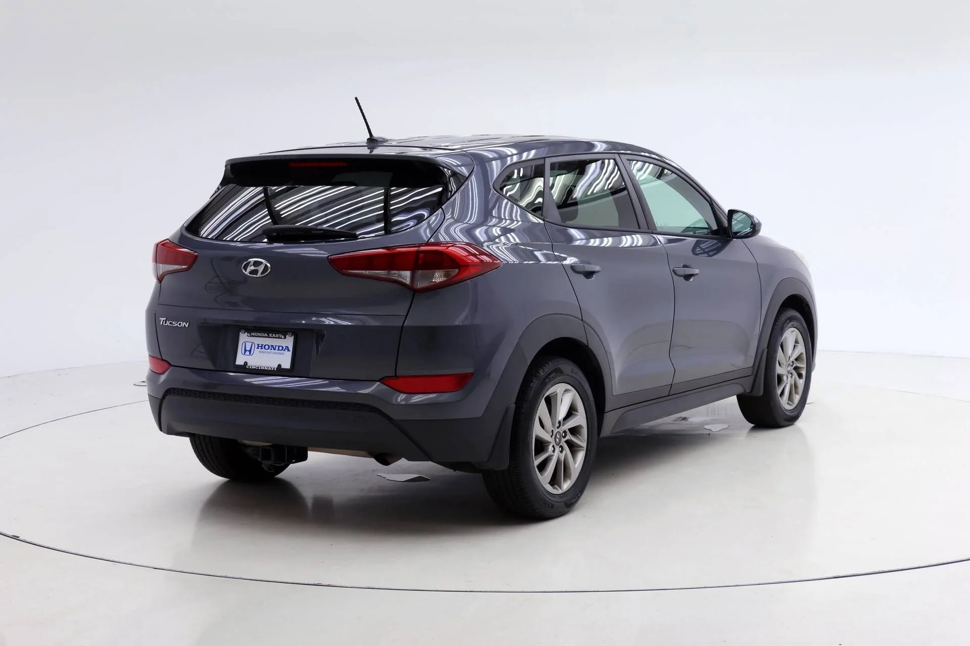 Used 2017 Coliseum Gray Hyundai SE image 2