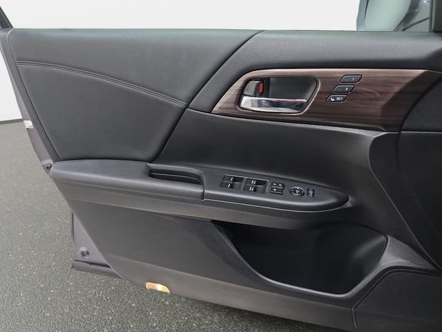 Used 2017 Gray Honda EX-L image 25