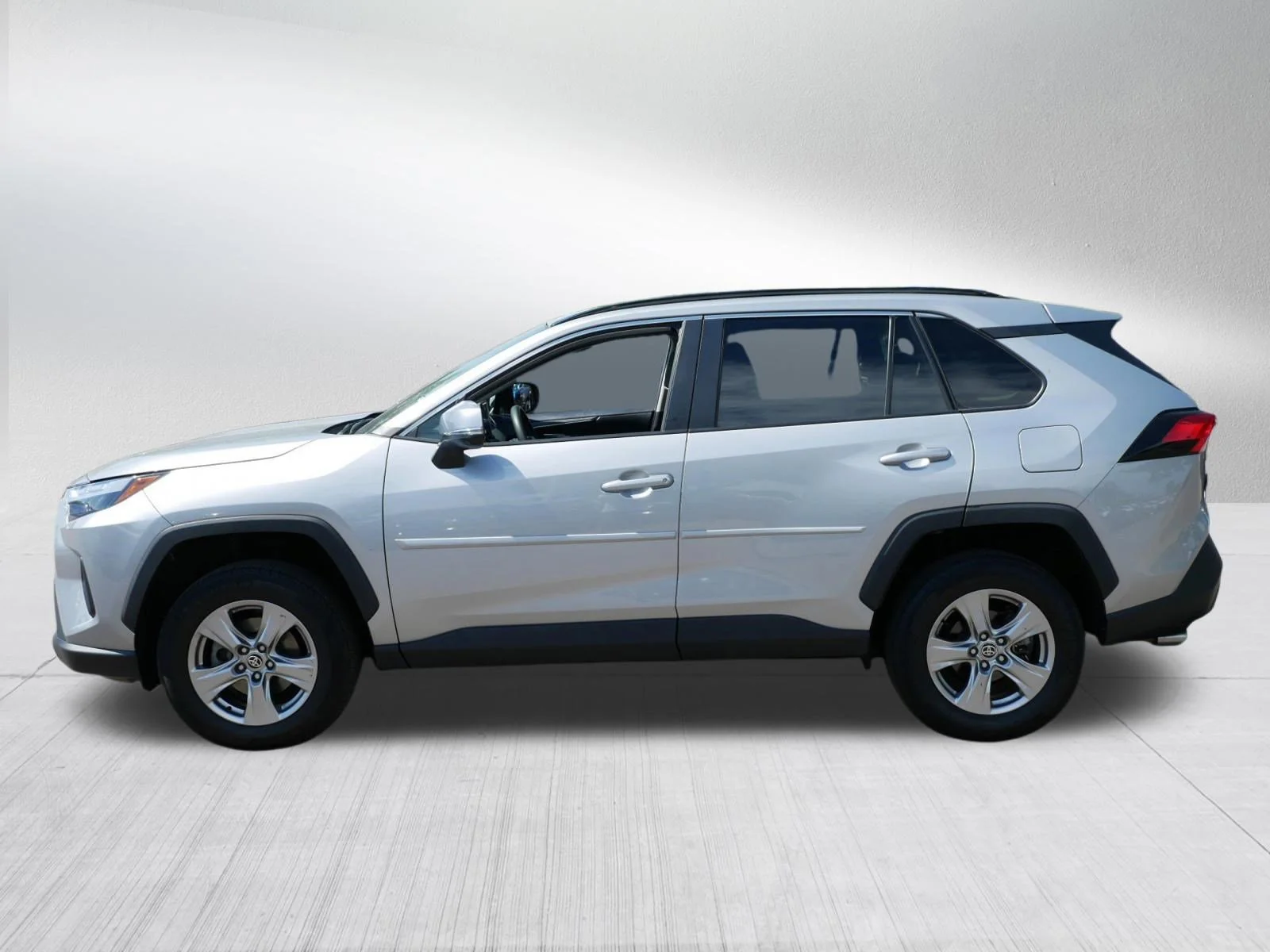 Used 2023 Silver Sky Metallic Toyota XLE image 4