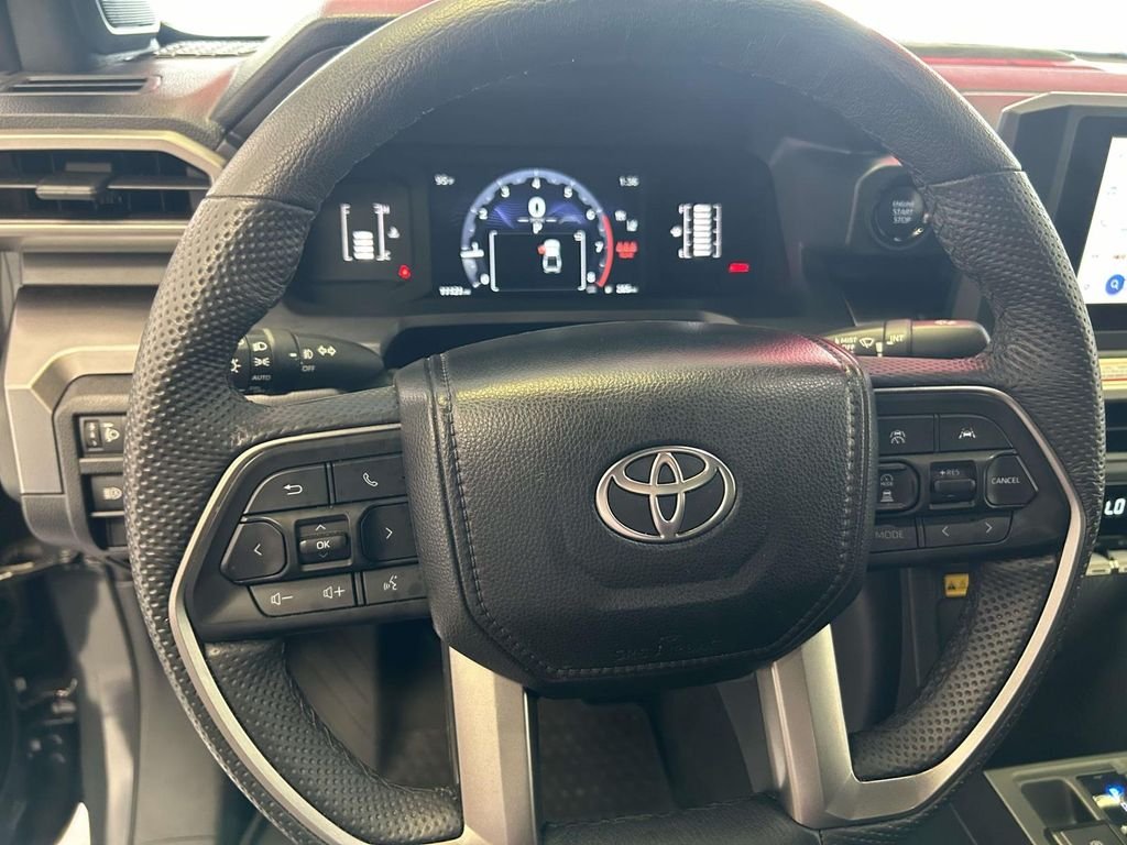 Used 2025  Toyota SR5 image 21