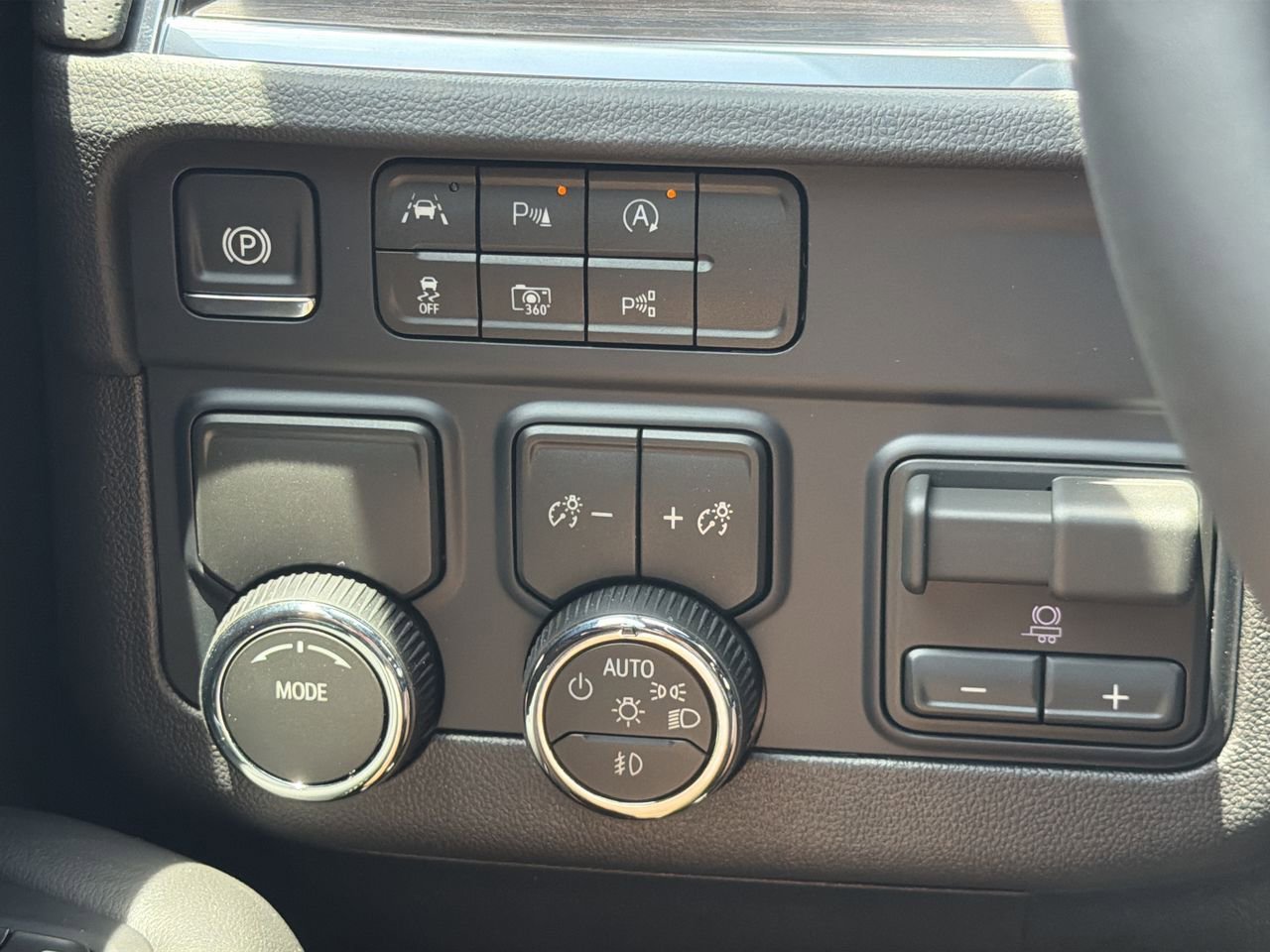 2026 Chevrolet Tahoe Premier - Photo 18