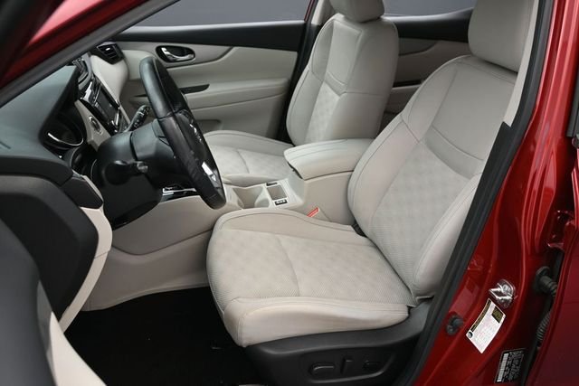 Used 2020 Scarlet Nissan SV image 9