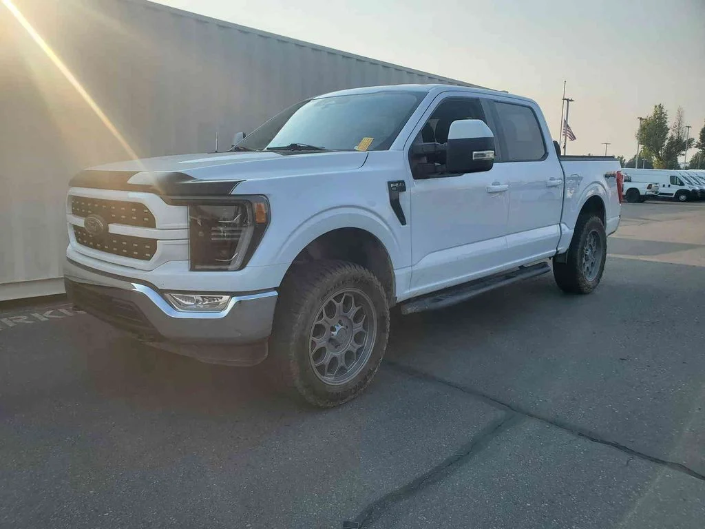 Used 2021 White Ford XLT image 3