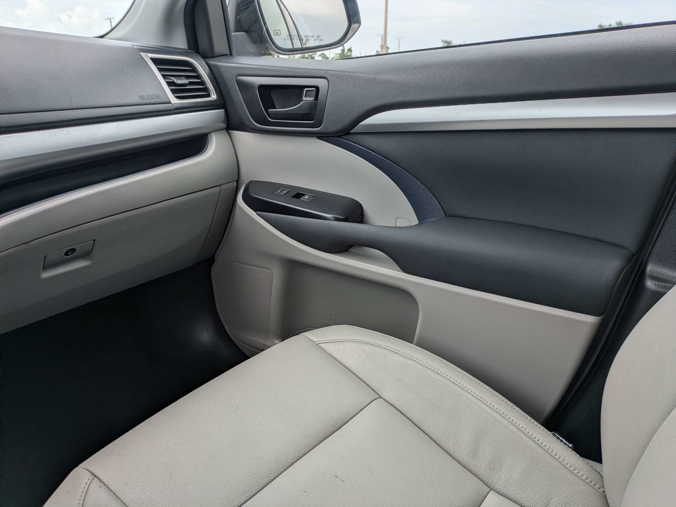 Used 2019 Alumina Jade Metallic Toyota LE image 18