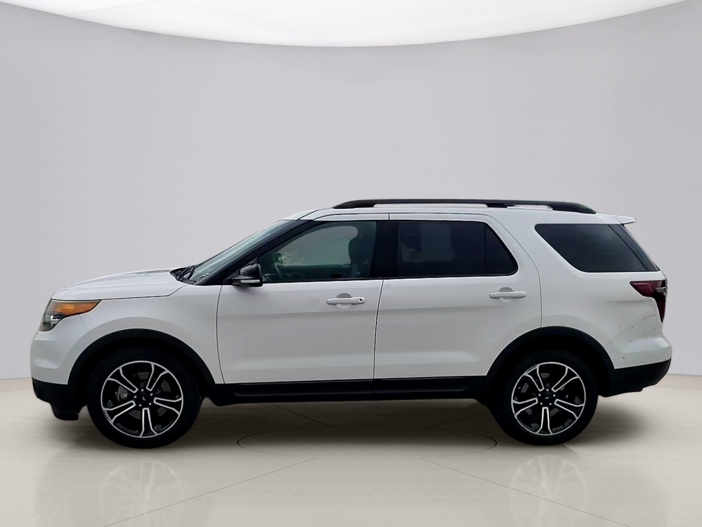Used 2015 White Ford SPORT image 2