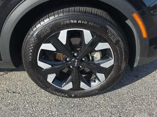Used 2023 Black Kia X-Line image 8