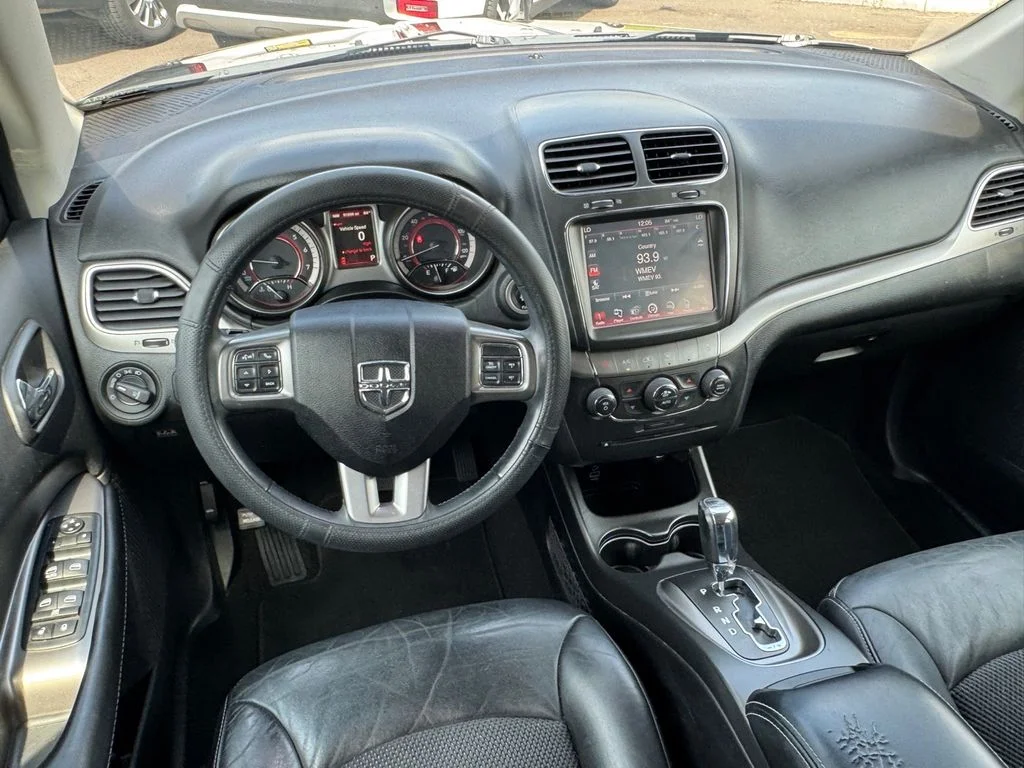 Used 2018 Black Dodge Crossroad image 11