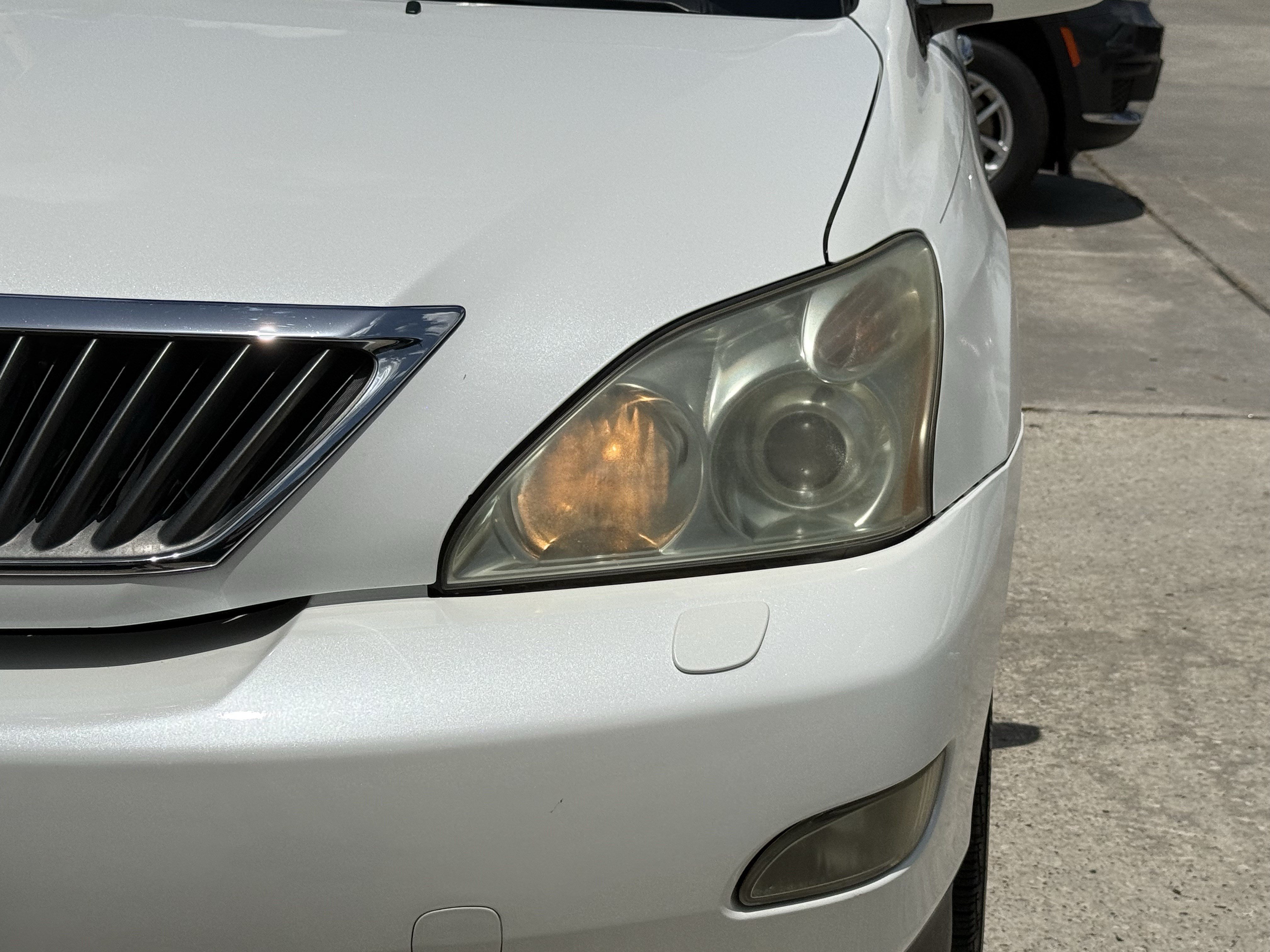 Used 2008 White Lexus  image 10