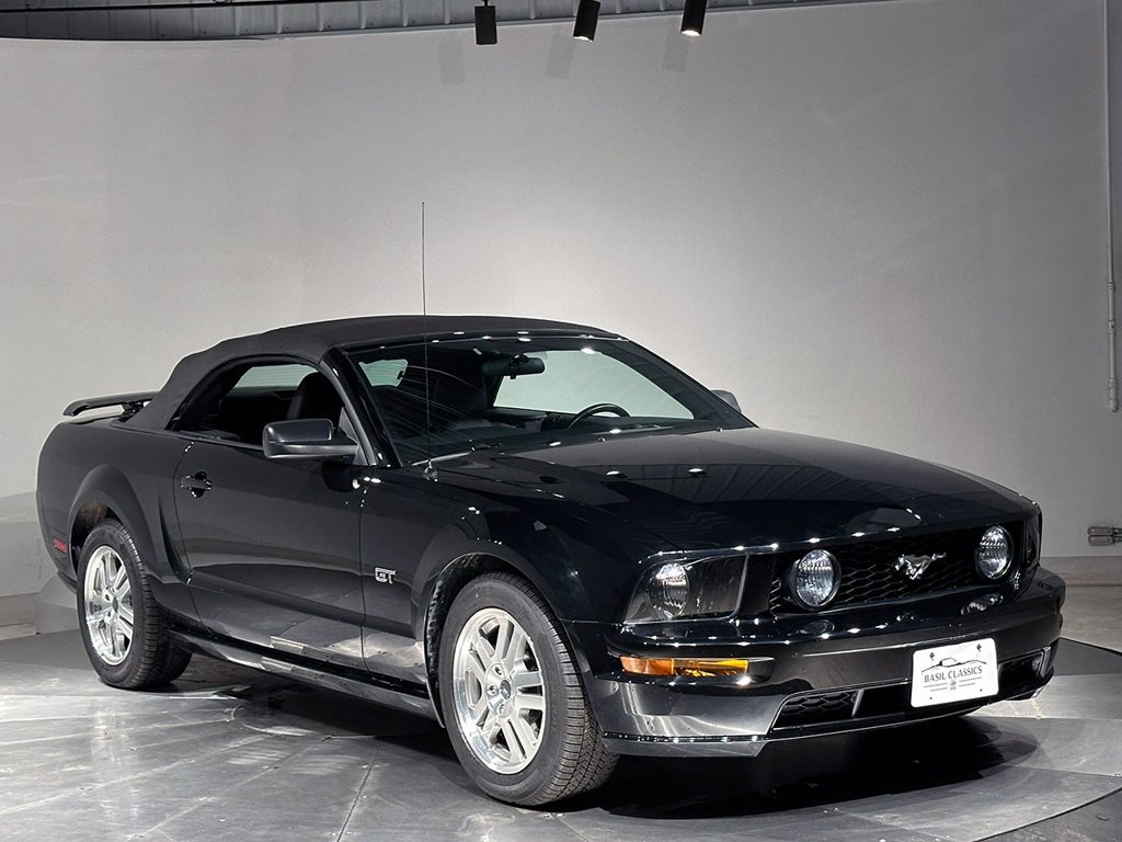 Used 2005 Black Ford  image 75