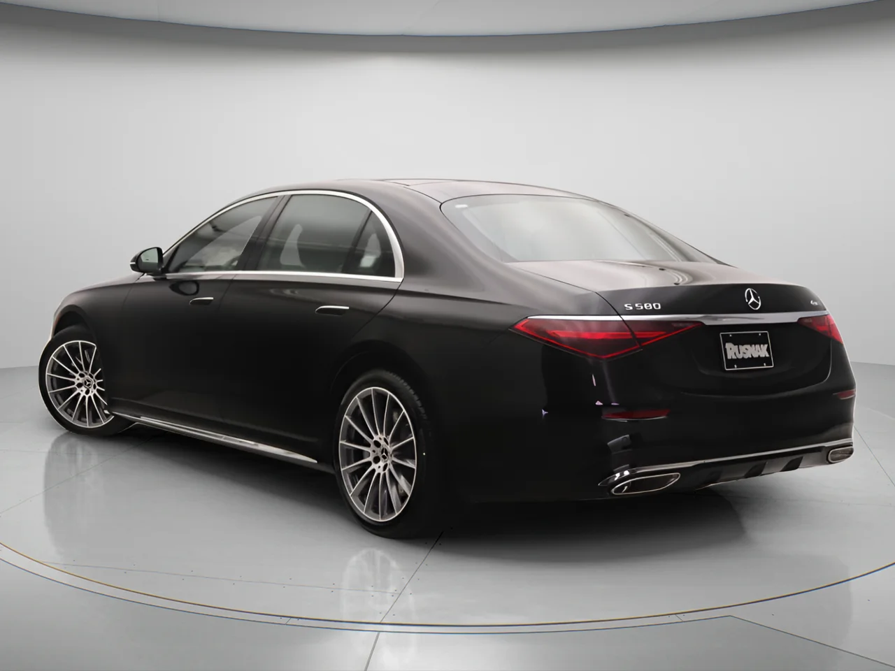 New 2026 Obsidian Black Metallic Mercedes-Benz S 580 4MATIC® image 2