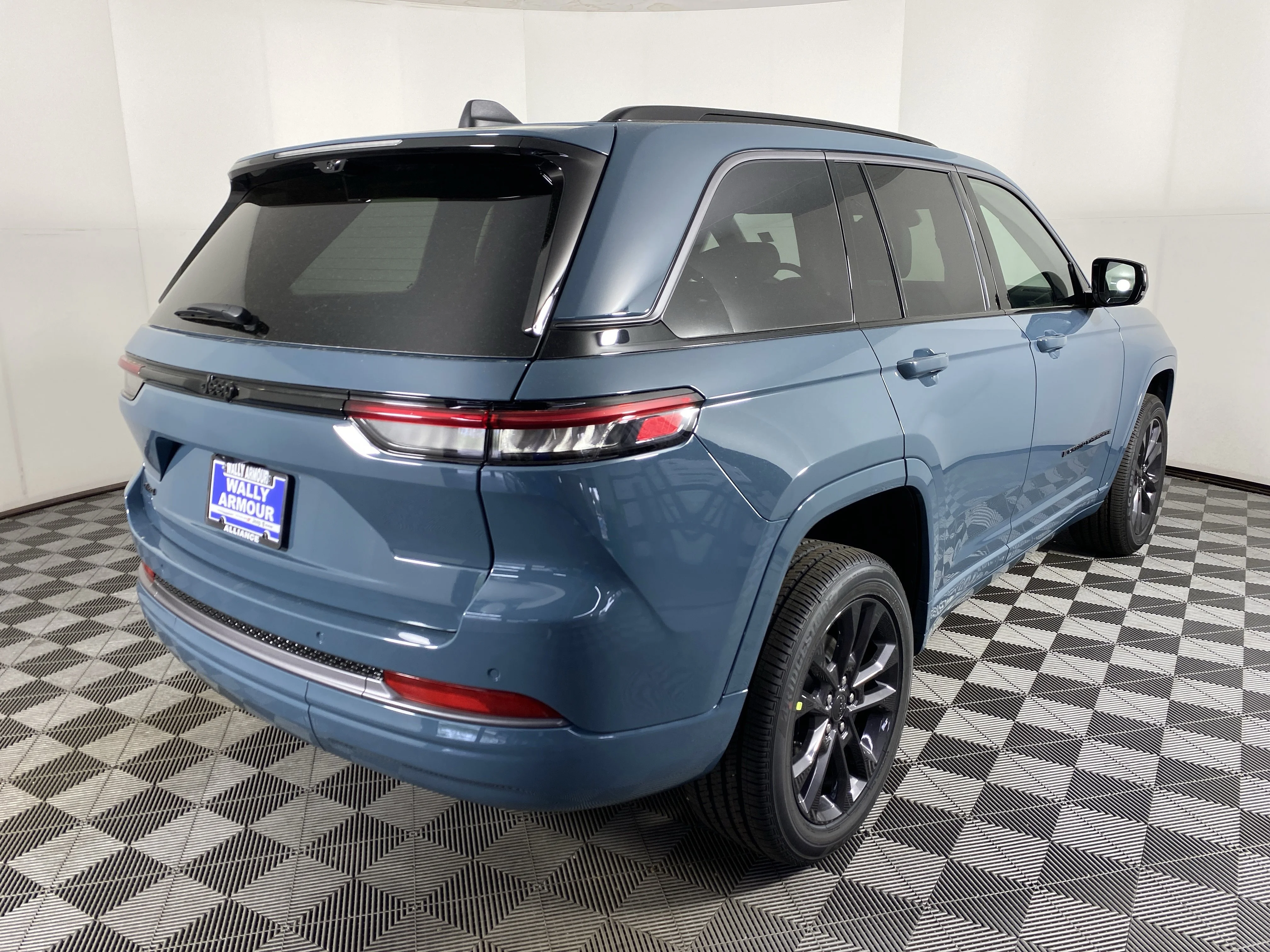 New 2026 Steel Blue Exterior Paint Jeep Limited Reserve image 8