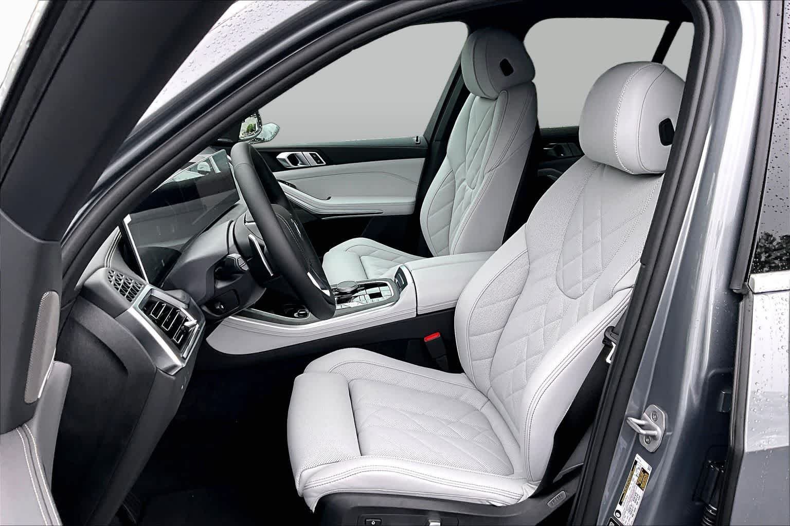 New 2026 Skyscraper Grey Metallic BMW xDrive40i image 9