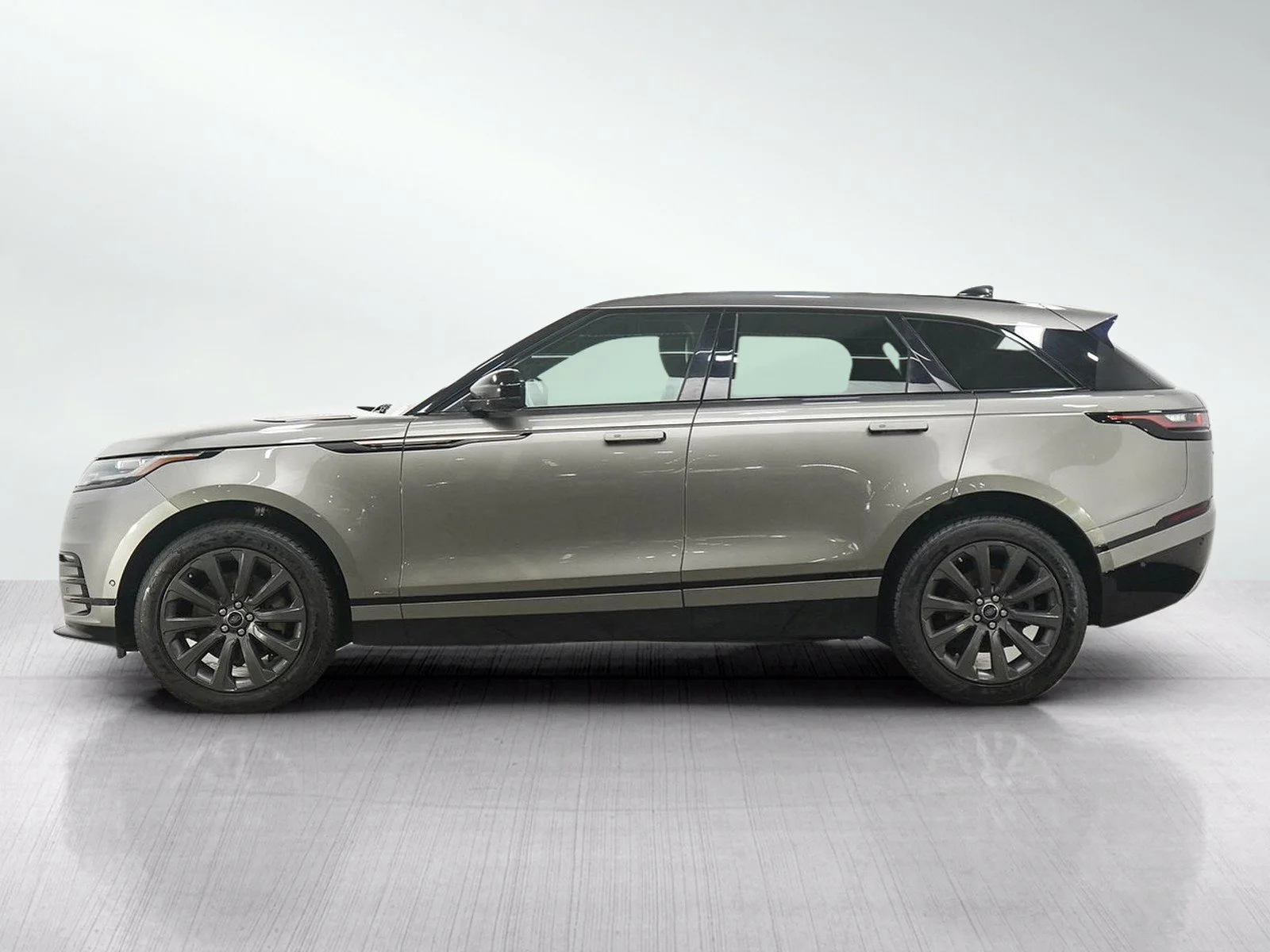 Used 2018 Land Rover Range Rover Velar SE with VIN SALYL2RVXJA713223 for sale in Wayzata, Minnesota