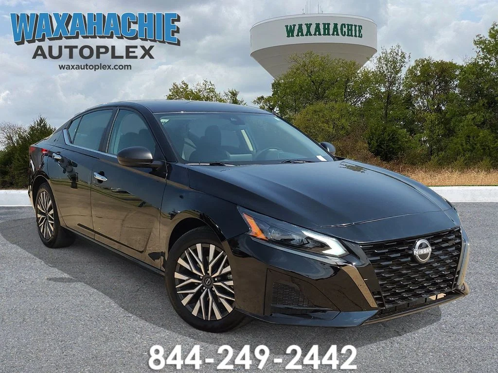 Used 2025 Black Nissan 2.5 SV image 1