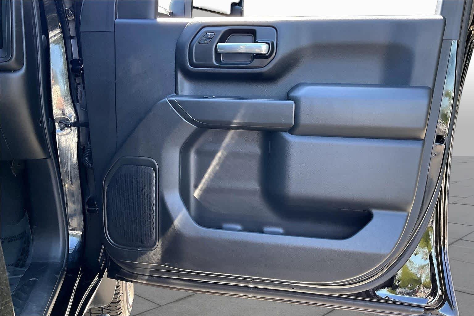 Used 2020 Black Chevrolet Custom image 23