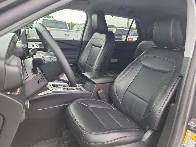 Used 2024 Gray Ford Limited image 21