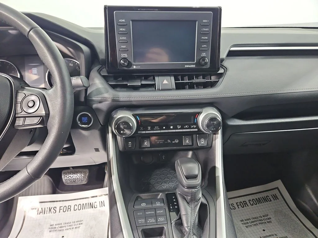 Used 2021  Toyota XLE image 18