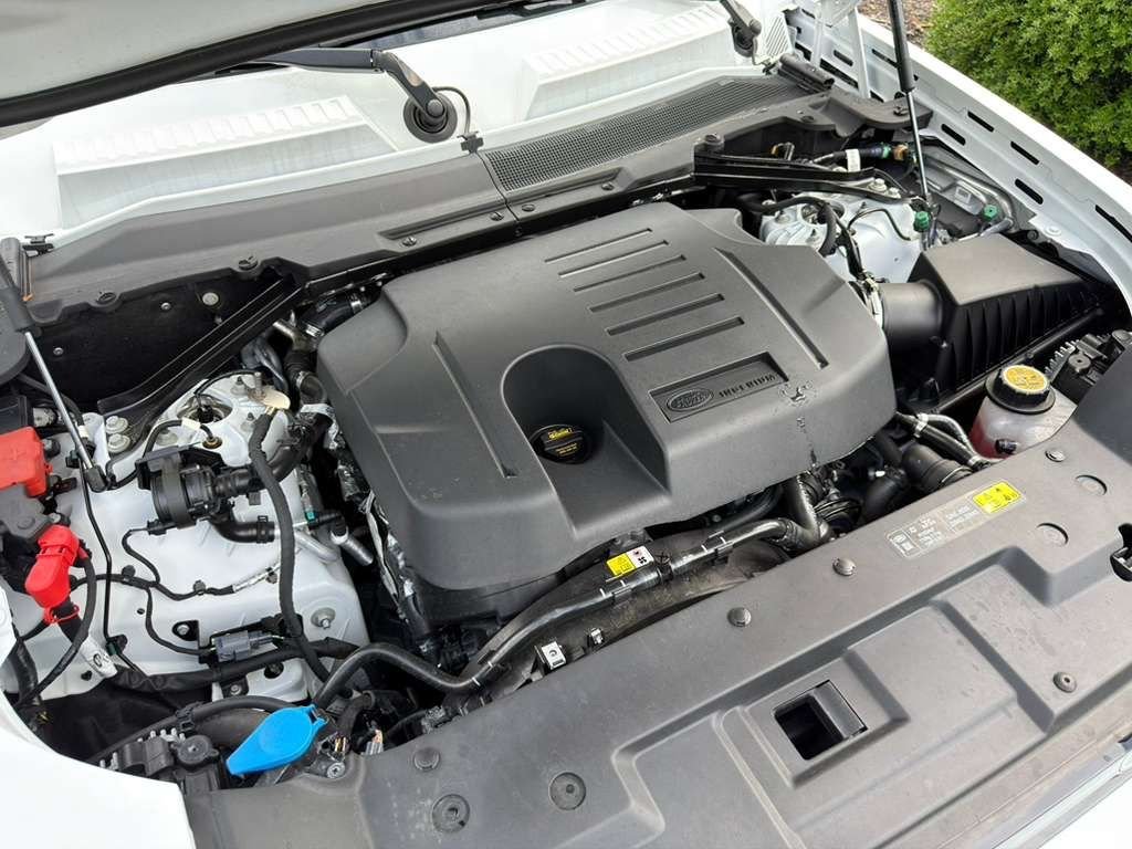 2025 Land Rover Defender X-Dynamic SE - Photo 26