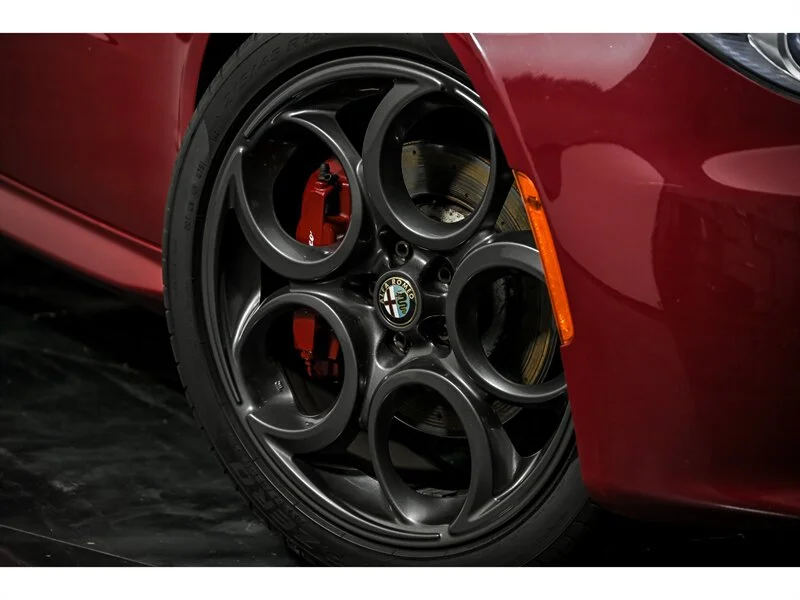 Used 2015 RED Alfa Romeo  image 3