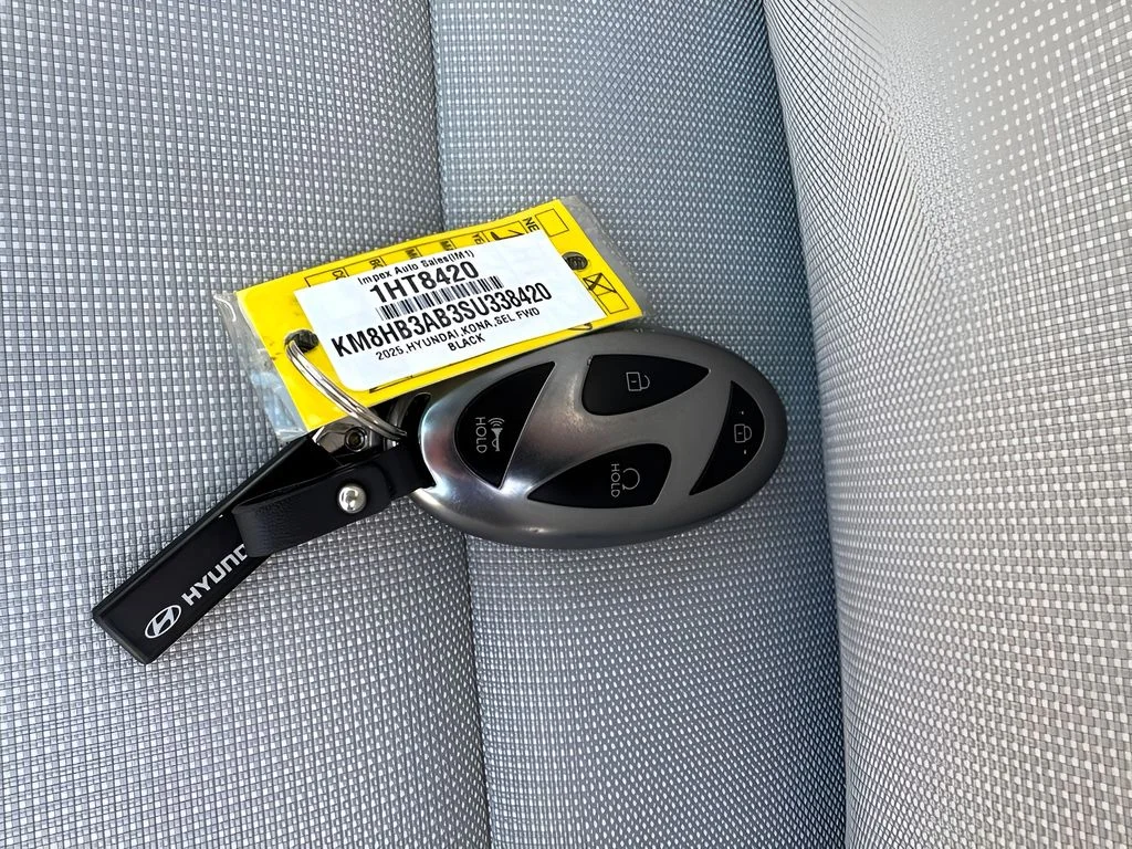 Used 2025 Black Hyundai SEL image 27