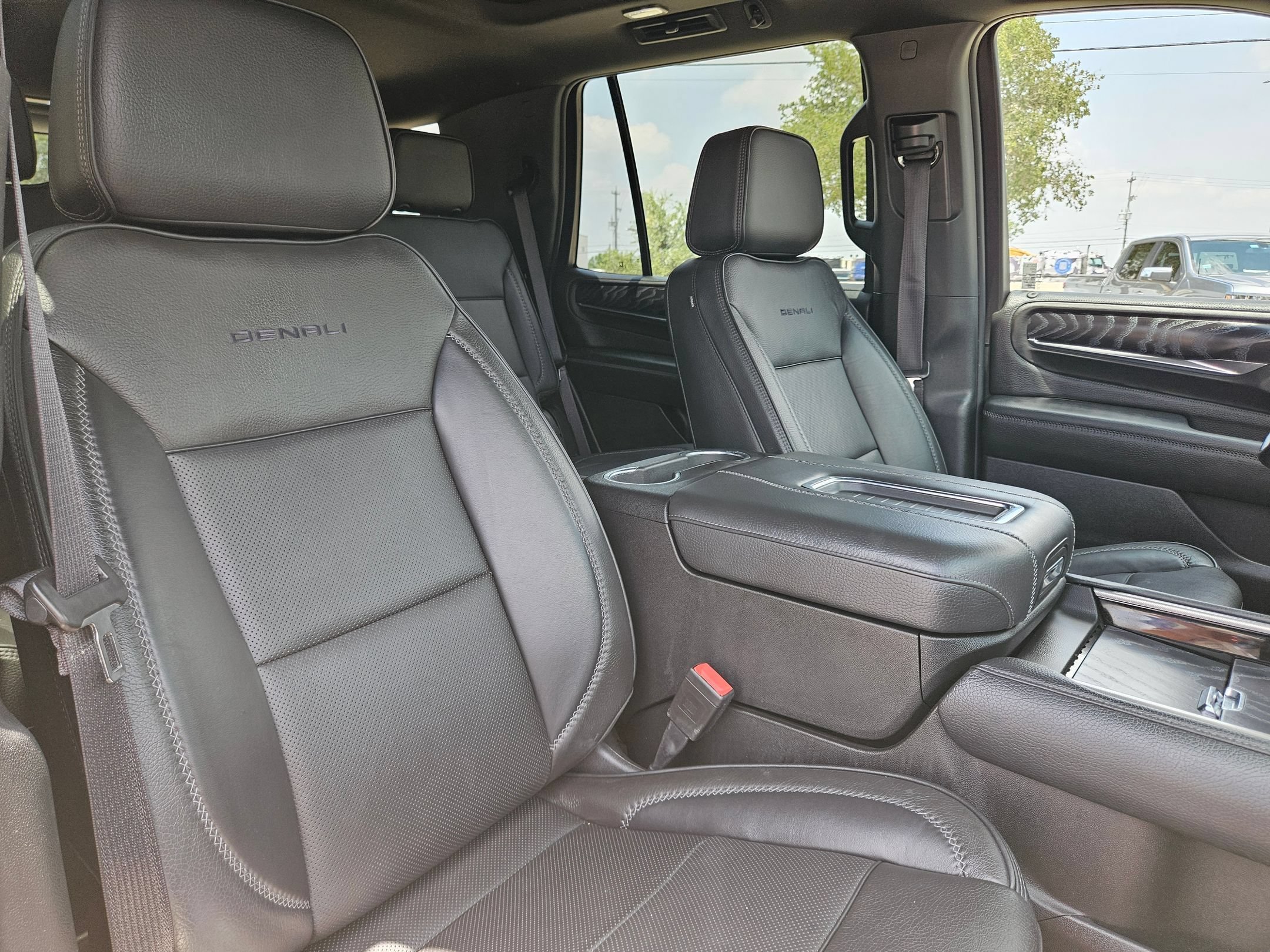 2022 GMC Yukon Denali - Photo 32