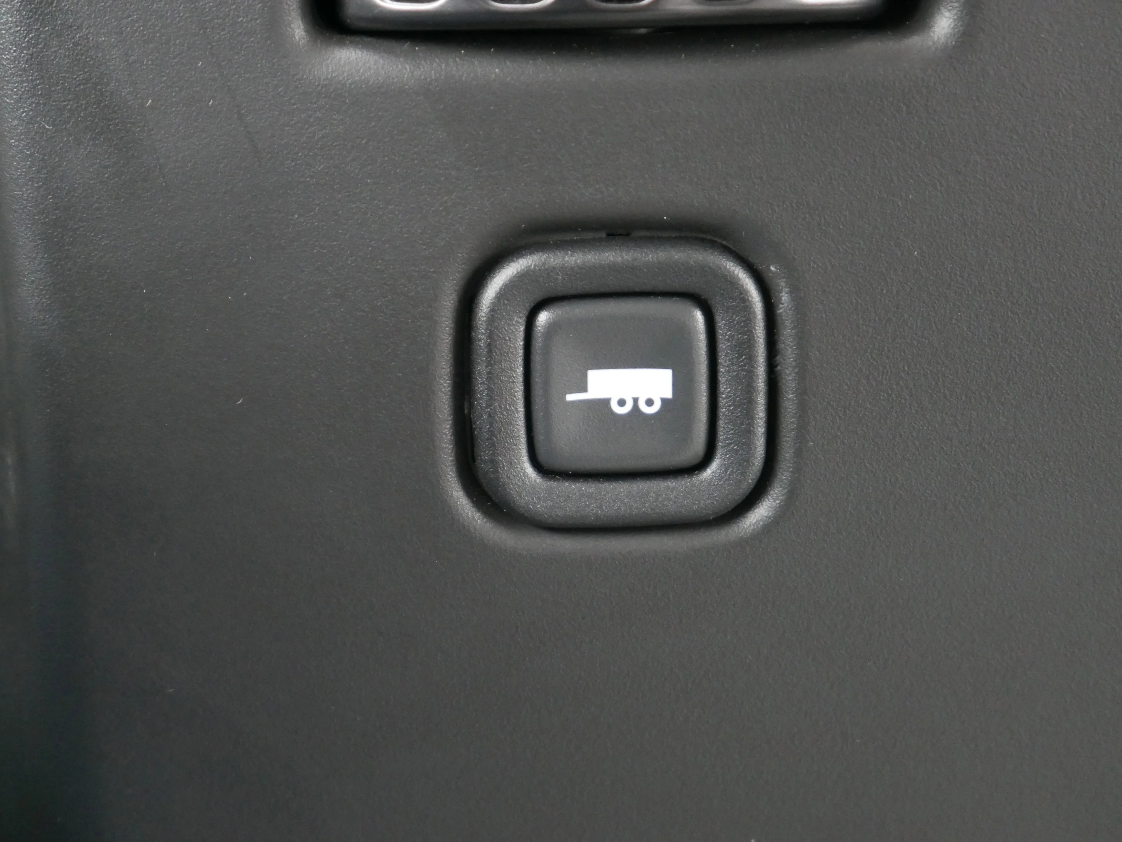 New 2025 Summit White Chevrolet 1WT image 34