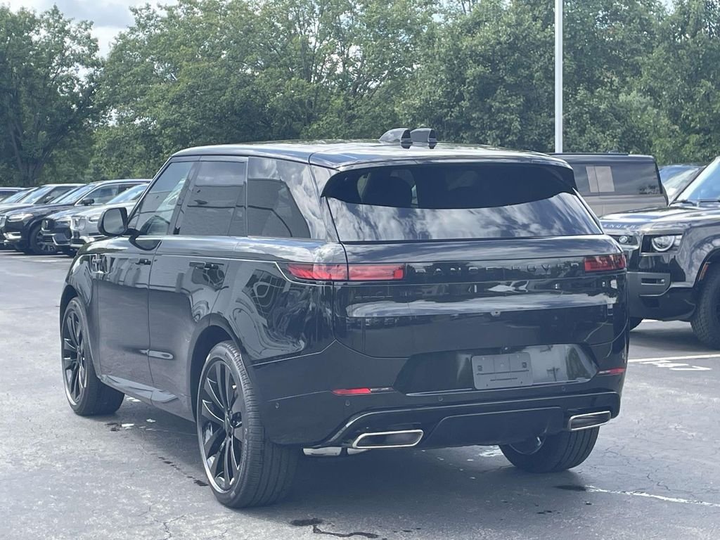 New 2026 Santorini Black Land Rover Dynamic SE image 9