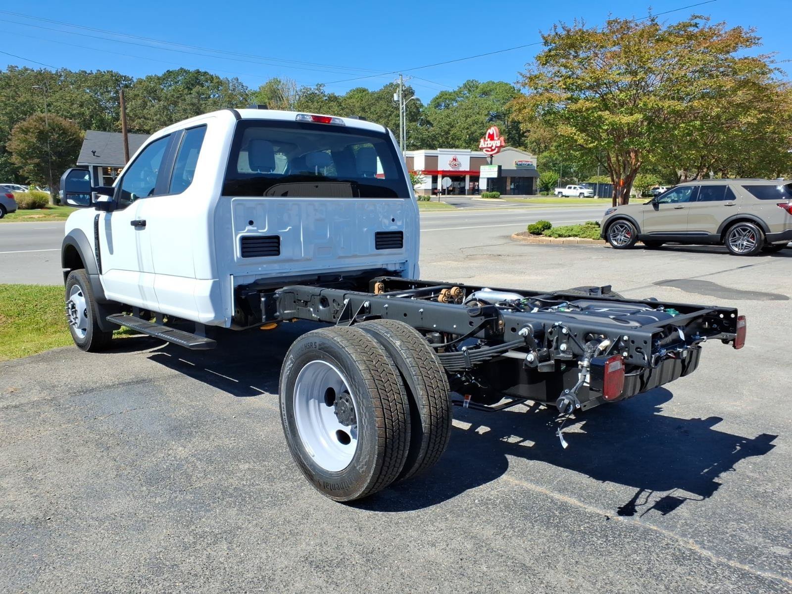 New 2027 Oxford White Ford F-550® XL image 3