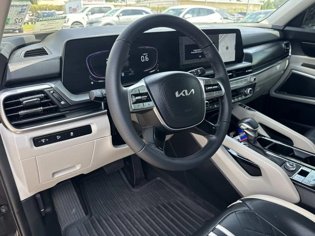 Used 2024 Black Kia S image 28