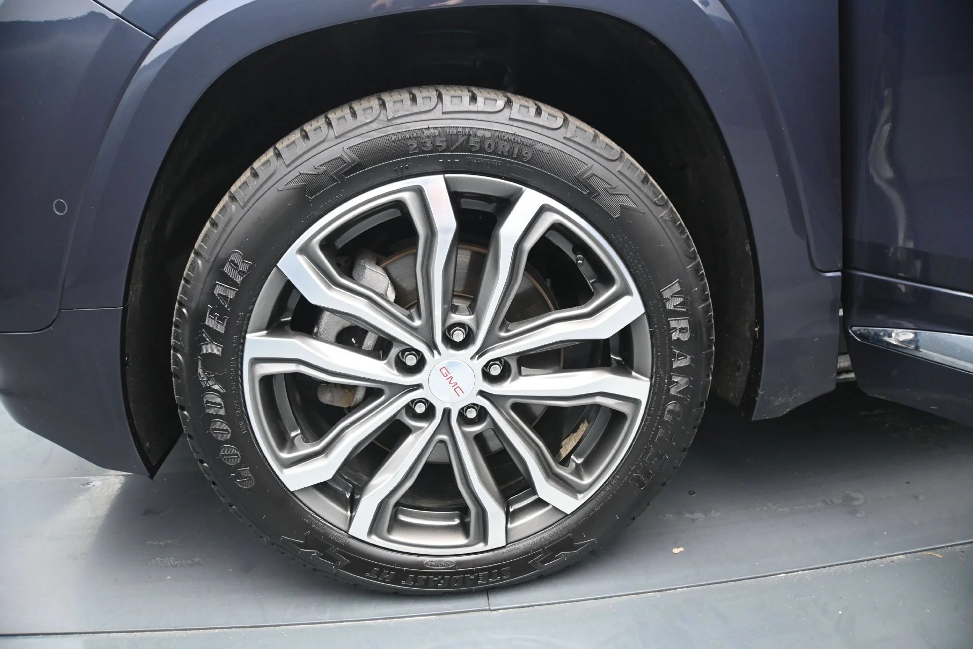Used 2018 Blue Steel Metallic GMC Denali image 28