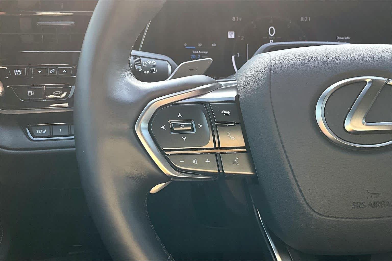 Used 2025 Wind Chill Pearl Lexus Premium image 24