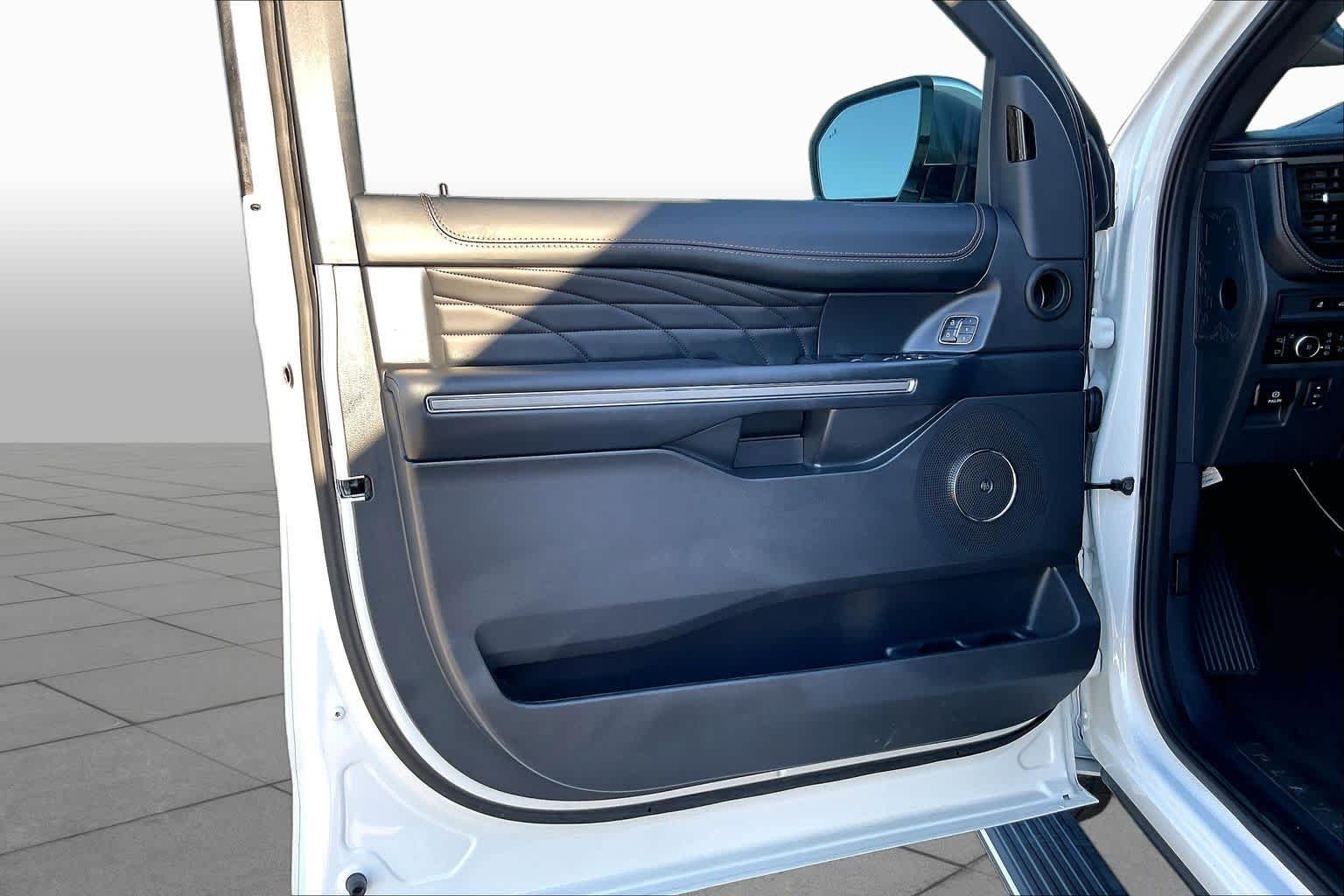 Used 2024 Star White Metallic Tri-Coat Ford Platinum image 22