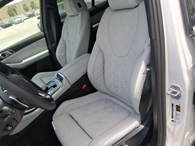 New 2026 Mineral White Metallic BMW sDrive40i image 14