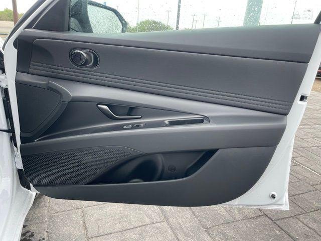 2025 Hyundai Elantra Blue - Photo 24