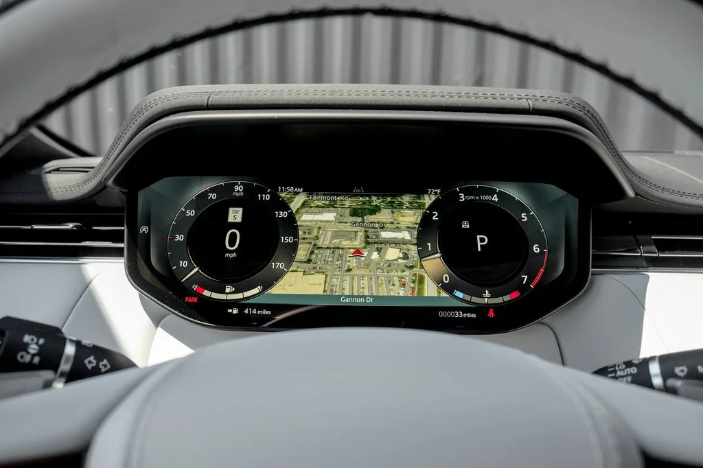New 2026 Fuji White Land Rover Dynamic SE image 12