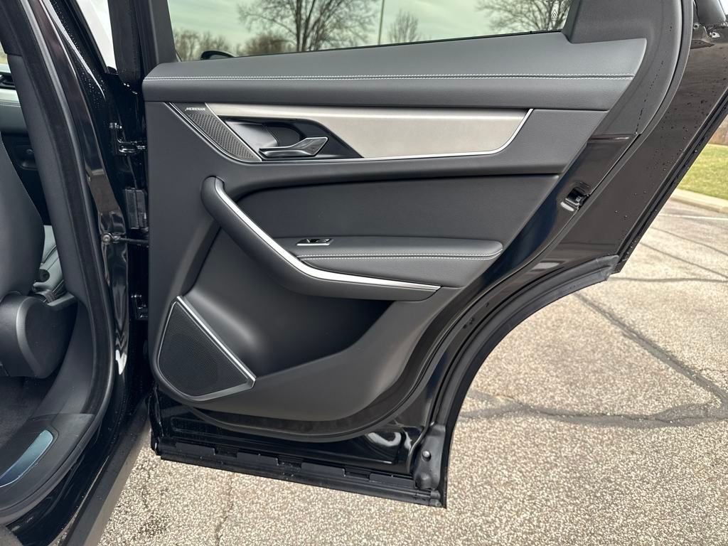2026 Jaguar F-Pace R-Dynamic S - Photo 19