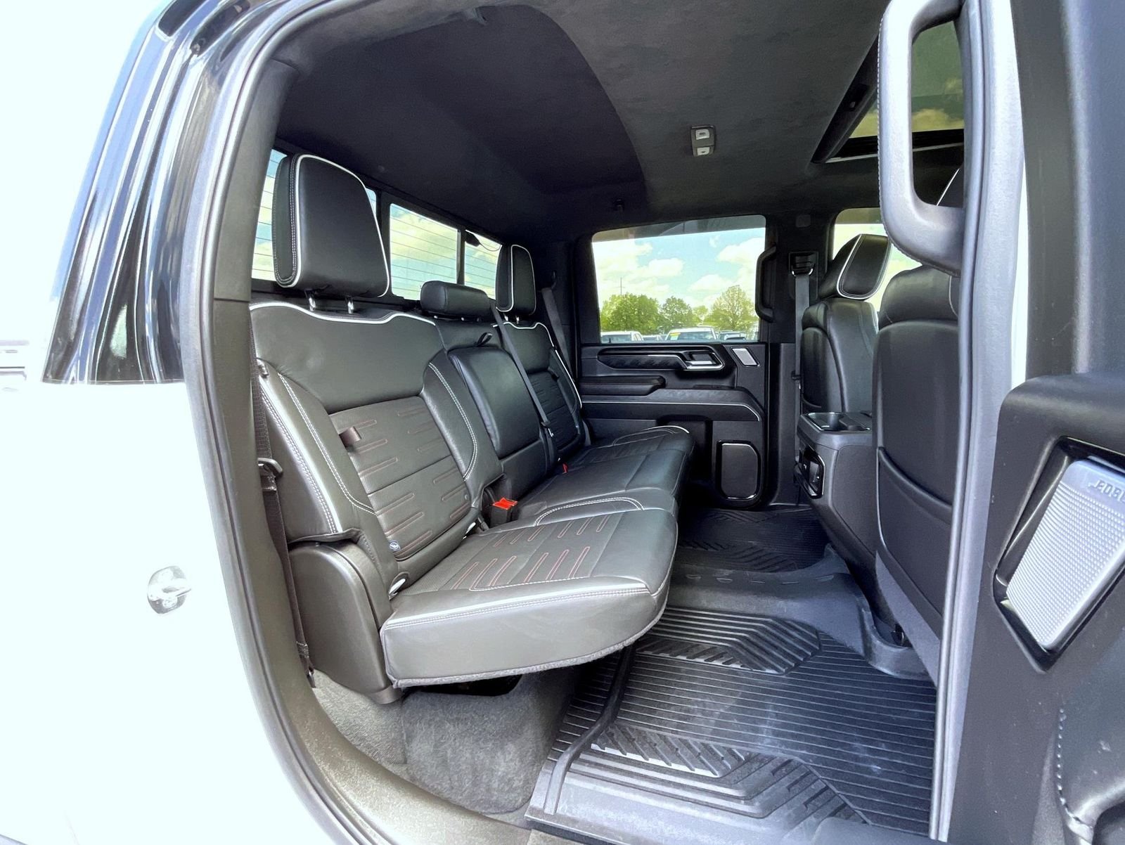 Used 2024 White GMC AT4X image 18